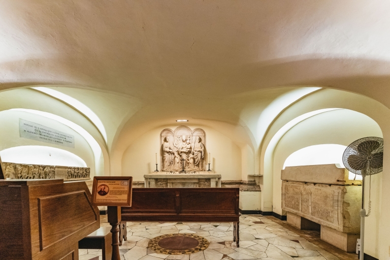 Roma: visita guiada a la basílica, la plaza y las grutas de San PedroTour guiado en inglés e italiano