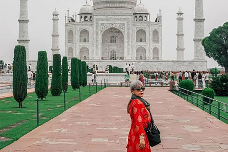 Depuis Delhi : visite privée du Tajmahal Sunrise et d&#039;Agra en voitureseulement voiture ac avec chauffeur et visite guidée privée en direct seulement