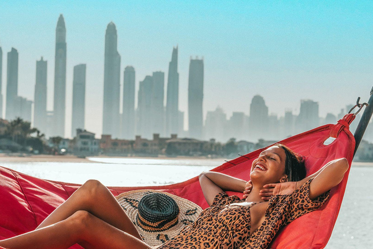Dubai: Beach Day on the Palm with Skyline Views VIP Cabana