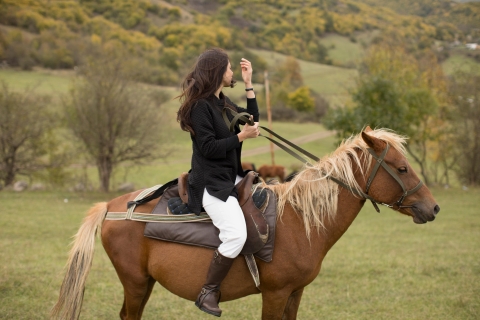 Aventura a caballo por pueblos y naturaleza