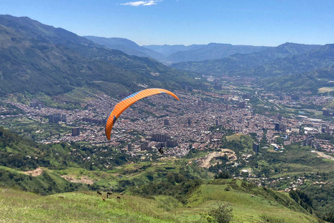 Paragliding in Medellín - Go Pro inbegrepenParagliding in Medellín - privévervoer - Go Pro inbegrepen