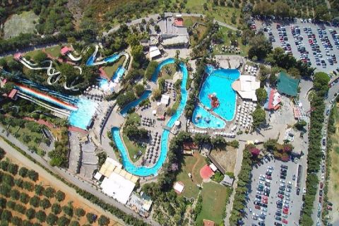Rethymno Area: Limnoupoli Waterpark Admission with Transfer