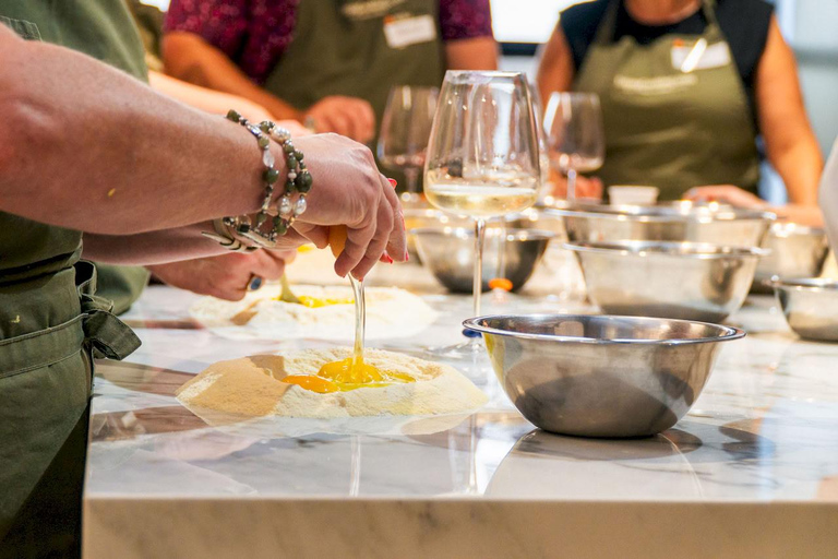 Rome: Hands-On Pasta & Tiramisu Class with Unlimited Wine 3-in-1 Pasta, Ravioli & Tiramisu Class by Piazza Mattei