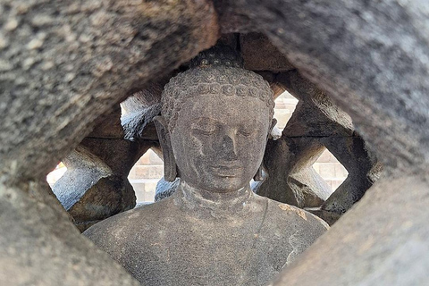 Borobudur durante uno scalo: tour di 6 ore dall'aeroporto YIABorobudur: visita di mezza giornata con salita sul tempio!