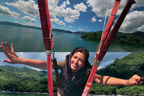 El Salvador: Poza Verde Parasailing & Kayak Tour