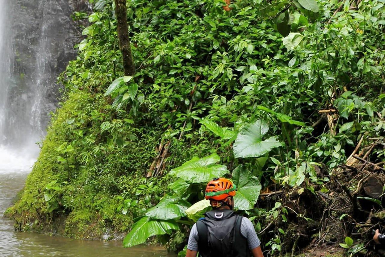 Canyoning in northwestern Quito