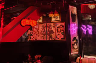 Madrid Secret Nightlife: Cocktails, Geschichten und Live-Show.