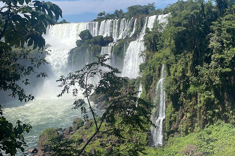 Foz do Iguaçu: Iguazú Falls Tour – Brazil and Argentina Sides Foz do Iguaçu: Tour of the Brazilian and Argentine Falls