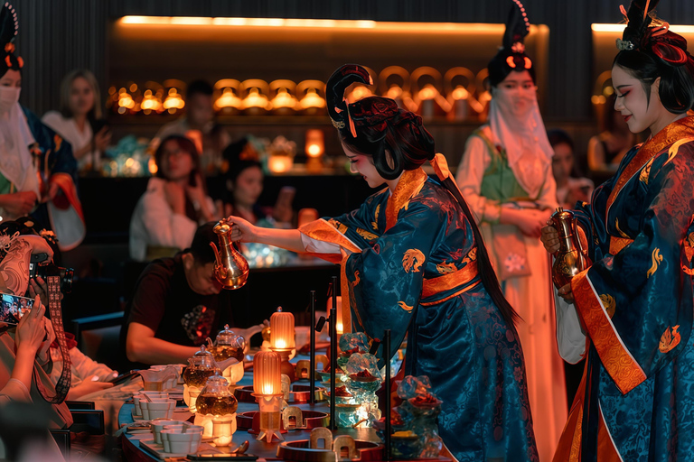 Chengdu: Immersive Hot Pot Meal Show with Hanfu Rental Regular Seat Dinner+Costume+Makeup（to book 3days in advance）