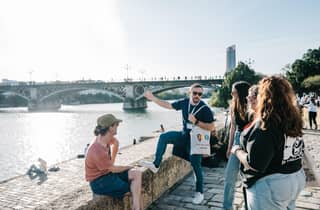 Sevilla: Triana & Guadalquivir-Rundgang in Kleingruppe
