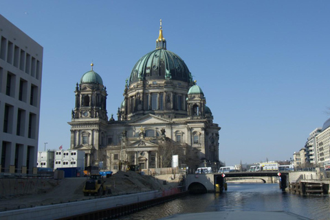 Berlin: Bootstour - Sightseeing Brückenfahrt auf der Spree Berlin-City-Tour 1,5std.