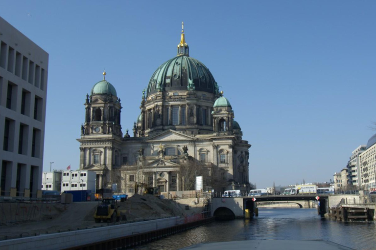 Berlin: Bootstour - Sightseeing Brückenfahrt auf der Spree Berlin-City-Tour 1,5std.