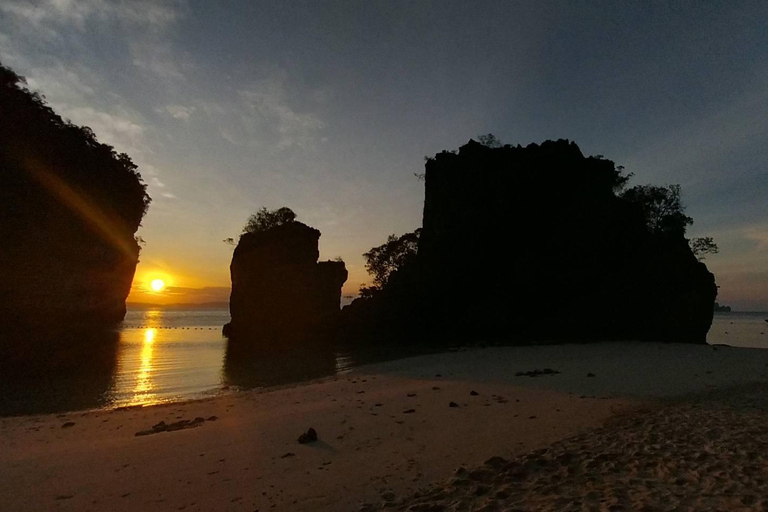 Da Krabi: Tour di Hong Island e Ko Pak Bia con cena al tramonto