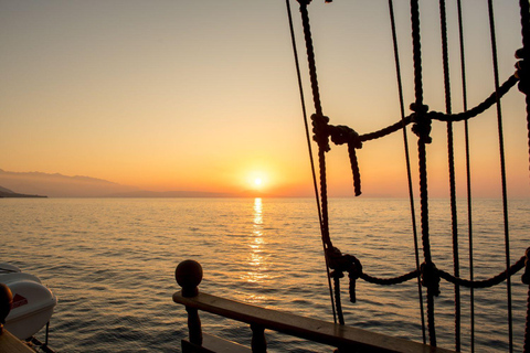 Rethymno: Sunset Cruise with Drinks and Snacks