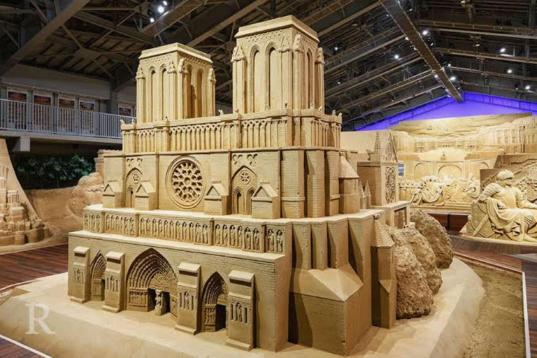 Tottori: Private Tour to Sand Dunes, Museum & Hakuto Coast