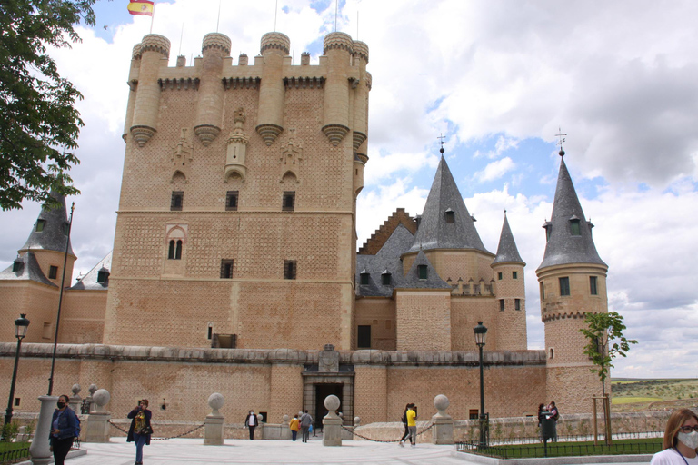 Från Madrid: Historia och charm i Segovia heldagstur