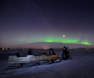 Luleå : Northern Lights Tour on a Snowmobile drawn Sled