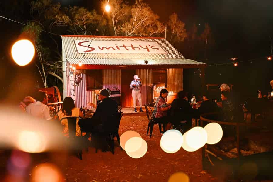 Longreach: Smithy's Outback Dinner und Show. Foto: GetYourGuide Longreach: Smithy's Outback Dinner und Show. Foto: GetYourGuide