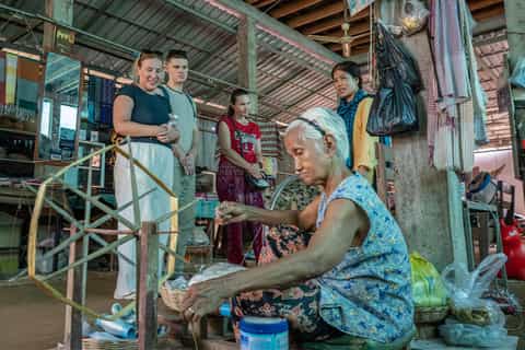 Phnom Penh : Île de la soie et visite gastronomique du soir, journée complète