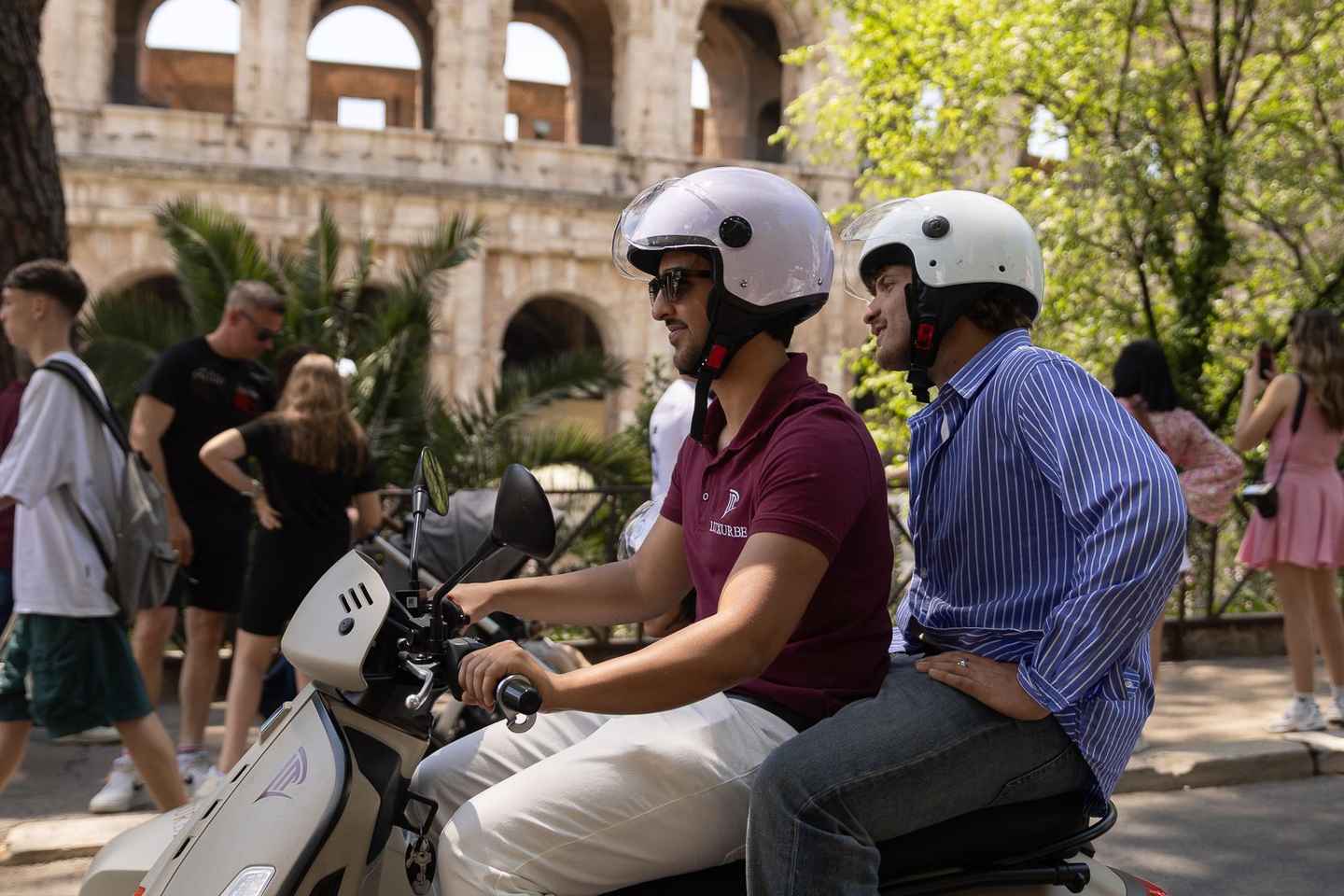 ベスパ・サイドカーで巡る！ローマの見どころツアー