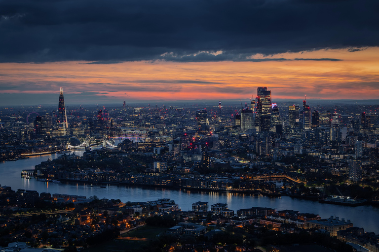 Tour della città dal centro di Londra a Cambridge: Viaggio privato di andata e ritornoMercedes Vito a 8 posti