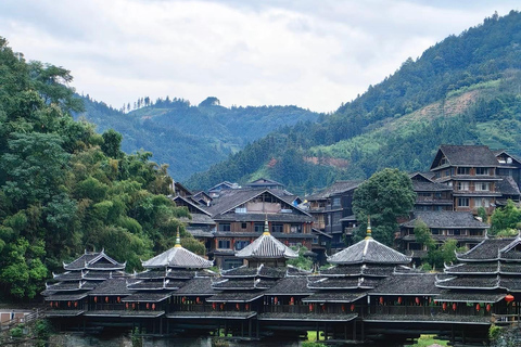 桂林至三江：东村、当地午餐和茶山其他语言的导游