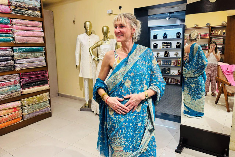 Delhi: Guided Shopping Tour Experience with Female Expert Exclusive Full-Day Shopping Tour with Female Expert Guide