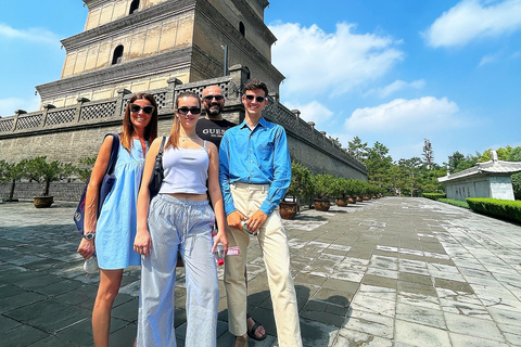 Xi'an: Terracotta Army, City Wall, Pagoda & Family Lunch Private Guided Tour with Lunch and Pickup Anywhere in Xi'an