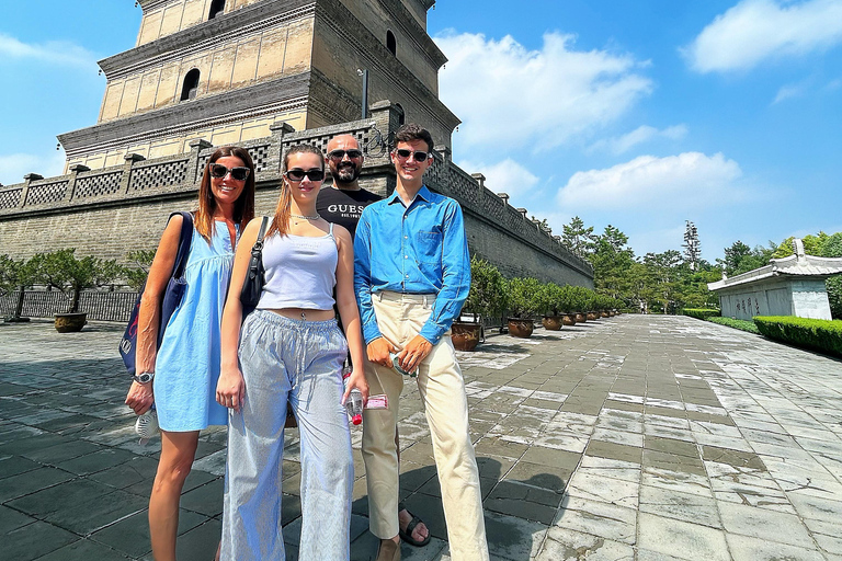 Xi'an: Terracotta Army, City Wall, Pagoda & Family Lunch Private Guided Tour with Lunch and Pickup Anywhere in Xi'an