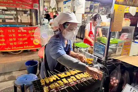 Chiang Rai: Night Walking Tour - Local Market & Food Tasting