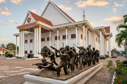 Vientiane: Guided City Tour with Public Transit