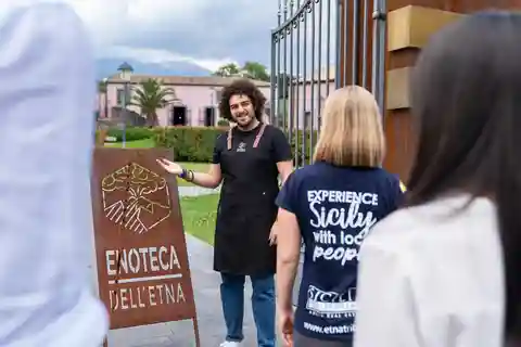 Ragalna: esperienza di degustazione di vini dell'Etna con cibo siciliano