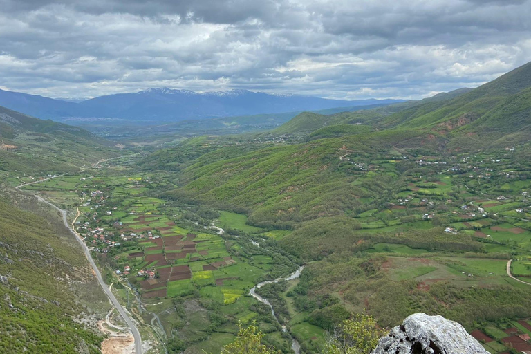 Von Tirana aus: Geführte Wandertour & Hupi-Turm-Erlebnis