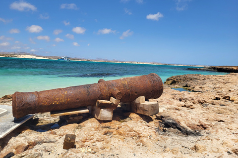 Boa Vista: Wycieczka jachtem motorowym z wędkowaniem, nurkowaniem i grillem na plaży