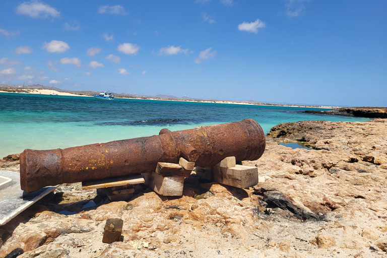 Boa Vista: Wycieczka jachtem motorowym z wędkowaniem, nurkowaniem i grillem na plaży