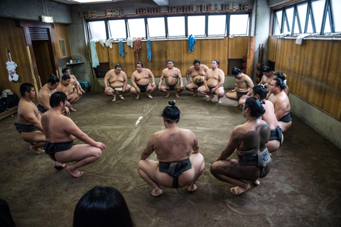 Tokio: Sumo-Morgen-TrainingsbesichtigungstourTokio: Besuch beim Morgentraining von Sumo-Ringern