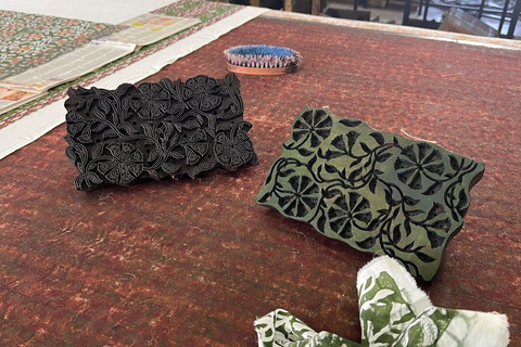 Jaipur: Local Lifestyle, Markets, and Food Tour Cultural & Artisan Tour (8:00 AM – 12:00 PM)