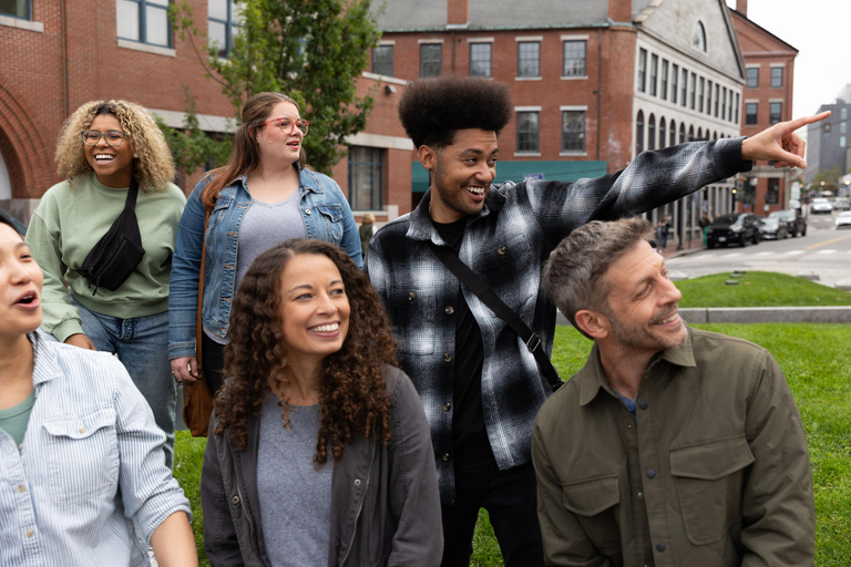 بورتلاند، مين: جولة سير على الأقدام بصحبة مرشد للتعرف على التاريخ الأسودبورتلاند، ماين: جولة سيرًا