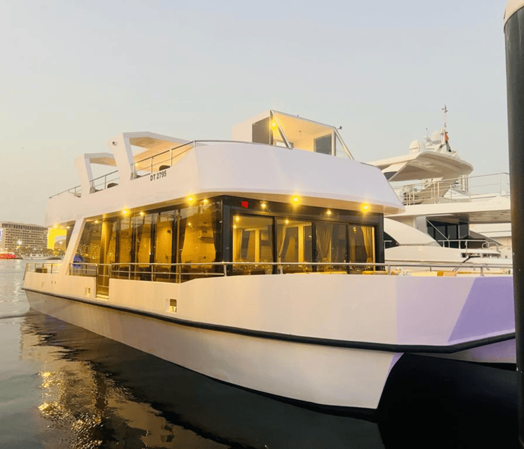 Dubai: Luxury Canal Cruise with Buffet Dinner and Drinks | GetYourGuide