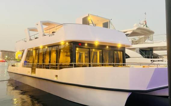 Dubai: Luxuriöse Kanalrundfahrt mit Buffet und Getränken