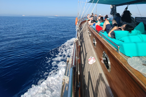 Athen: Agistri und Aegina Yachttour mit Mittagessen und Schwimmen