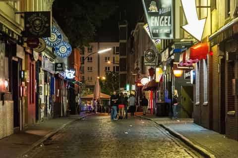 Hamburg: St. Pauli Highlights Guided Tour with Beer