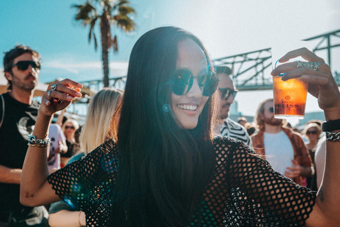 Barcelona: Beach Club Pool Party med DJ