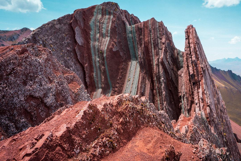 Cusco: Pallay Punchu Rainbow Mountain Full-Day Tour & Meals