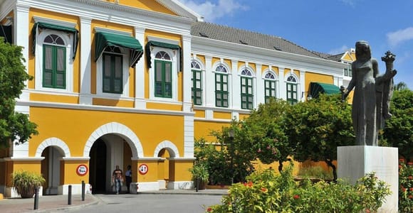 Curaçao: Aloe Farm, Ostrich Safari & Chobolobo Distillery