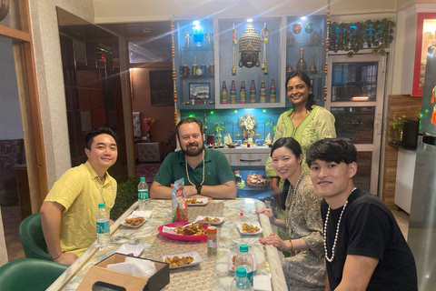 Kook Indiaas eten met lokale familie in hun traditionele huisOntbijt, lunch of diner volgens de door u gekozen tijd