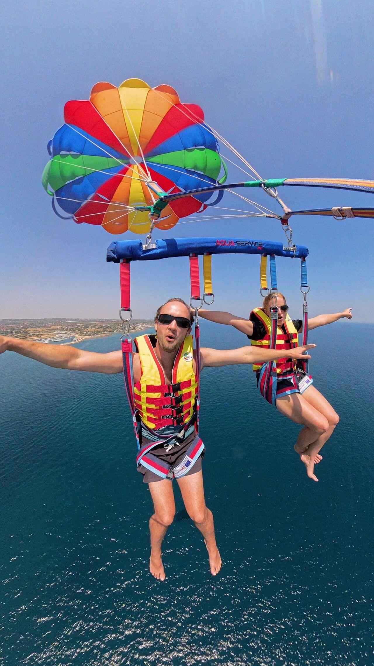Parasailing-Abenteuer in Polignano mit Transport inklusive
