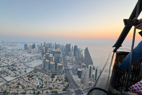 Doha: Sunrise Hot Air Balloon Flight