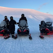 Svalbard : motoneige à Elveneset, grotte de glace et cascade