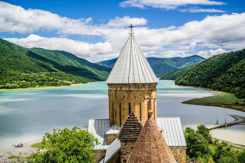 Från Tbilisi till omgivningarna kring berget Kazbek!